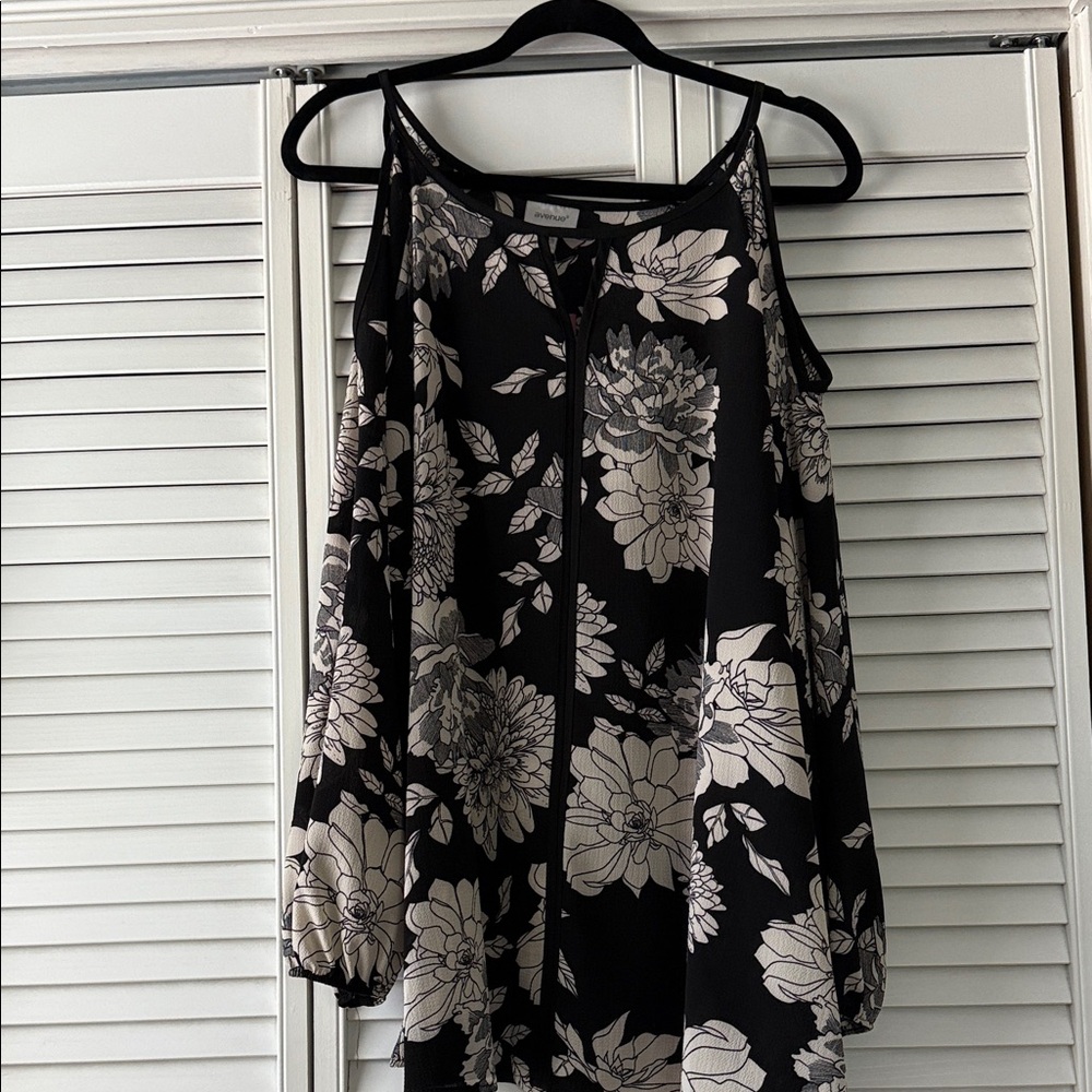 Avenue Black and Cream Floral Cold-Shoulder Blouse Size 22/24